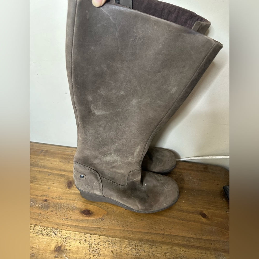 Keen Women's Akita Brown Nubuck Leather Zipper Tall Wedge Boots Size 8.5